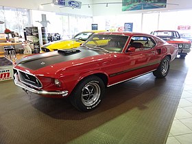 Ford Mustang (15583517786).jpg